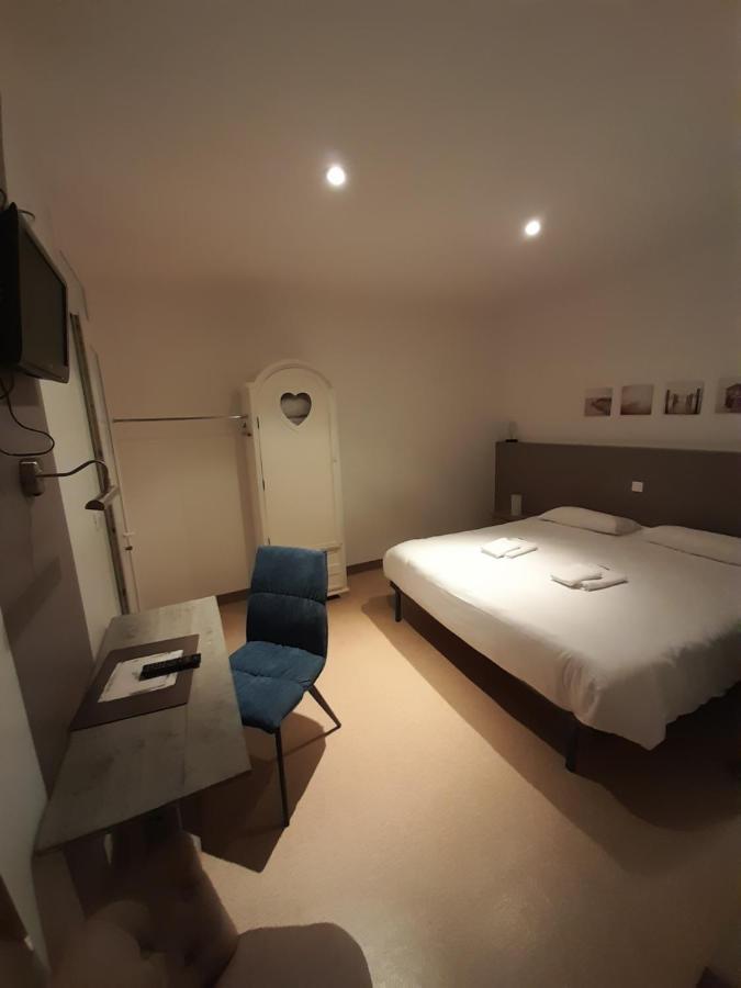 Hotel Les Voyageurs レ・サ​​ーブル・ドロンヌ エクステリア 写真