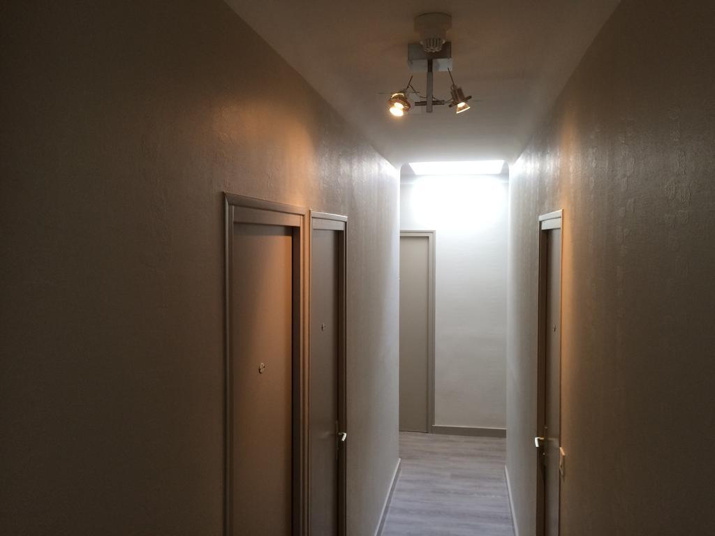 Hotel Les Voyageurs レ・サ​​ーブル・ドロンヌ 部屋 写真